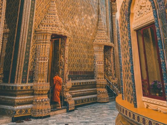 バンコク寺院巡りツアー　タイ民族衣装を着て寺院巡りを楽しむ ＜日本語ガイド＞