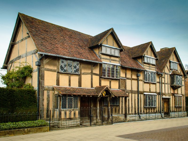 Shakespeare_s Birthplace_shutterstock_620366108