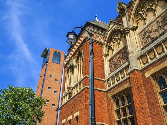 Royal Shakespeare Theatre_shutterstock_103990295