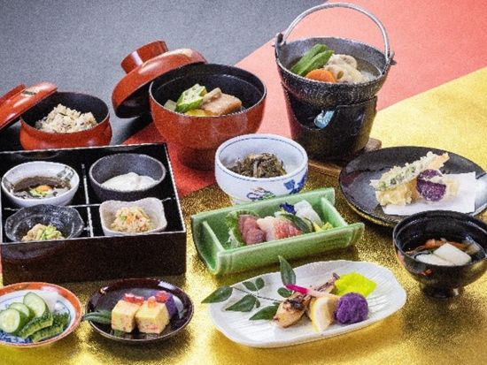 【琉球豆腐会席（舞踊鑑賞付き）】伝統的な食文化と琉球王朝の宴の雰囲気を味わう琉球舞踊を満喫！＜那覇 久米／1階シアター席＞