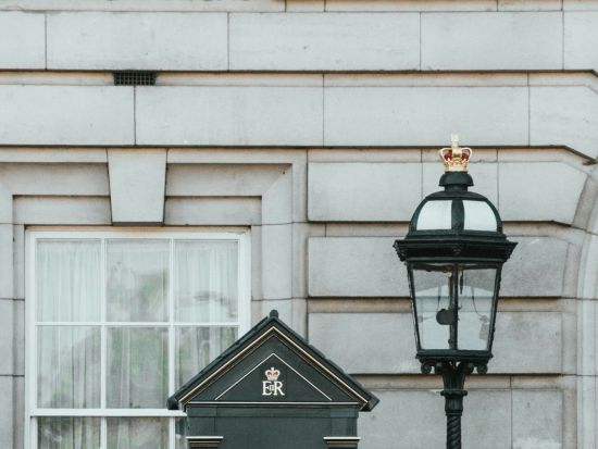 【ロンドン到着初日専用車＋徒歩】ロンドン市内6時間ハイライト観光ツアー＜日本人アシスタント／写真スポット巡り／ホテル送迎＞byとらベアトラベル