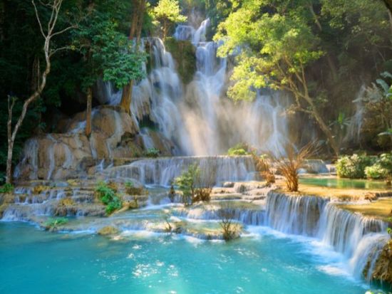 ハノイから行く ラオス・ルアンパバーン 2泊3日【ハノイ発着 / 3スターホテル宿泊 / 日本語観光】- 悠久の世界遺産巡り - 托鉢体験、朝市見学付！