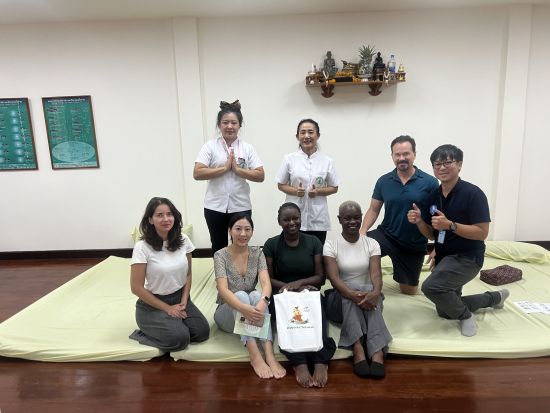 【バンコク】ワットポー寺院めぐり＋タイマッサージ実技レッスン