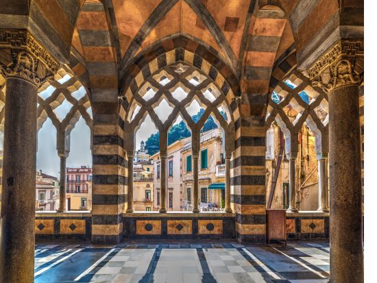 世界遺産アマルフィ＋ポジターノ日帰りツアー リモンチェッロ試飲付き＜英語／混載／ローマ発＞