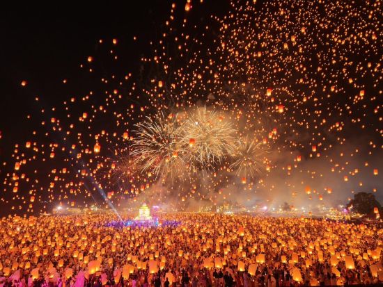バンコク発 チェンマイ コムローイ祭り1泊2日宿泊ツアー　エアアジア利用　CADランタンフェスティバル＜ドンムアン空港発着＞