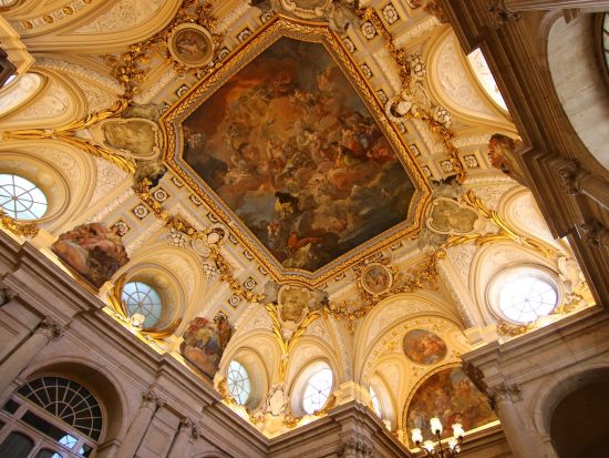 マドリード王宮 事前予約チケットで自由見学 ＜チュロスクーポン付き＞ by HIS