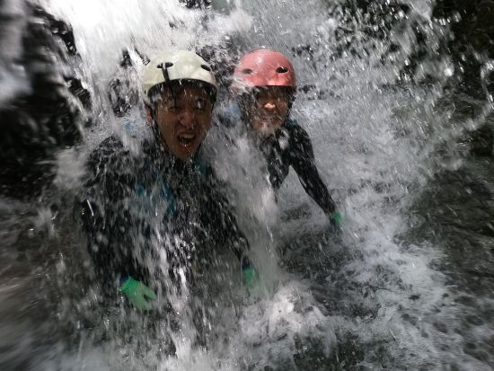 【1組貸切】キャニオニング＆シャワークライミング体験 初心者大歓迎！やんばるの大自然を冒険しよう◎＜約3～4時間／写真・動画プレゼント／本島北部 名護市＞