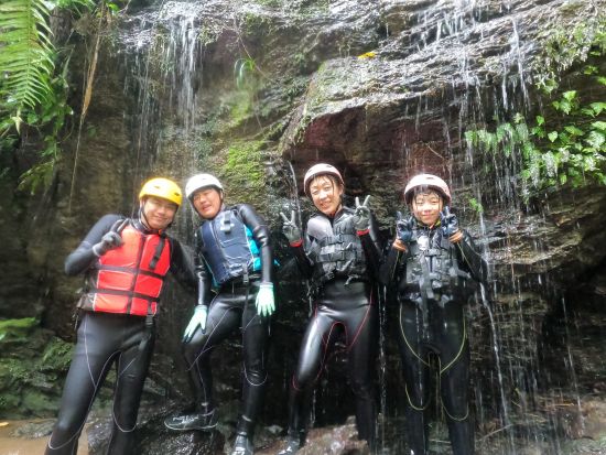 【1組貸切】ジャングル冒険アドベンチャー ジュラシックワールドの世界を体験！小学生以上参加OK＜約2～3時間／写真・動画プレゼント／本島北部 名護市＞