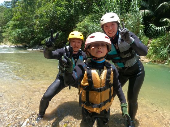 【1組貸切】ジャングル冒険アドベンチャー ジュラシックワールドの世界を体験！小学生以上参加OK＜約2～3時間／写真・動画プレゼント／本島北部 名護市＞