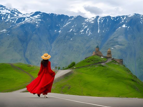 カズベキ 日帰り観光ツアー ステッパンツミンダ＋アナヌリ要塞＋グダウリ・パノラマ＜英語ガイド／トビリシ発＞