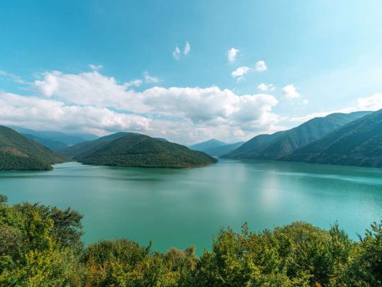 カズベキ 日帰り観光ツアー ステッパンツミンダ＋アナヌリ要塞＋グダウリ・パノラマ＜英語ガイド／トビリシ発＞
