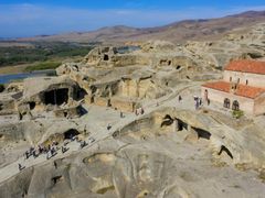 ジョージアの歴史・文化遺産を巡る日帰り観光ツアー 古都ムツヘタ＋ジワリ修道院＋ゴリ＋古代洞窟都市ウプリスツィヘ＜英語ガイド／トビリシ発＞の写真