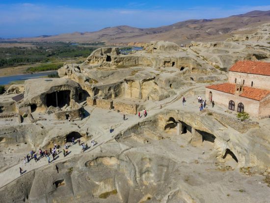 ジョージアの歴史・文化遺産を巡る日帰り観光ツアー 古都ムツヘタ＋ジワリ修道院＋ゴリ＋古代洞窟都市ウプリスツィヘ＜英語ガイド／トビリシ発＞