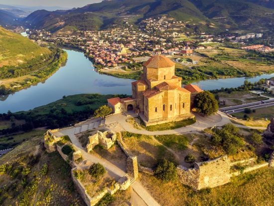 ジョージアの歴史・文化遺産を巡る日帰り観光ツアー 古都ムツヘタ＋ジワリ修道院＋ゴリ＋古代洞窟都市ウプリスツィヘ＜英語ガイド／トビリシ発＞