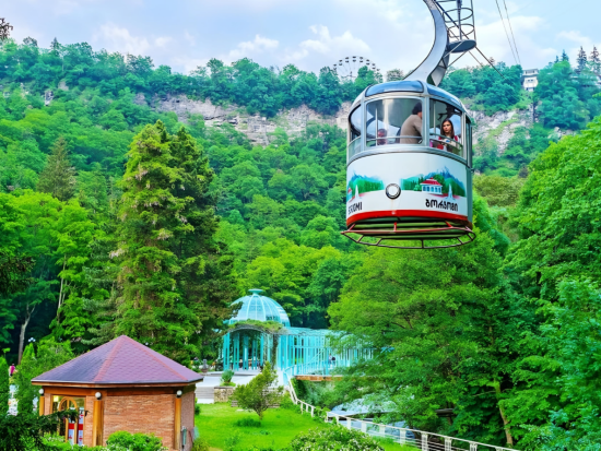 南ジョージア 日帰り観光ツアー ボルジョミ＋ラバティ要塞＋洞窟都市ヴァルジア＜英語ガイド／トビリシ発＞