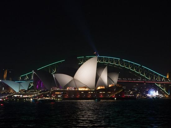 【2026年5月22日～6月13日限定】ディナークルーズ　歴史あるクラシック帆船で幻想的な光の祭典「ビビッド・シドニー」を満喫！＜1.5時間／シドニー発＞