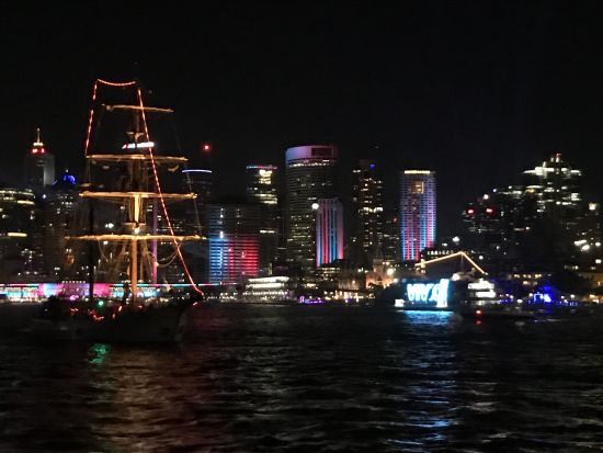 【2026年5月22日～6月13日限定】ディナークルーズ　歴史あるクラシック帆船で幻想的な光の祭典「ビビッド・シドニー」を満喫！＜1.5時間／シドニー発＞