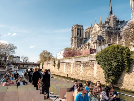 ノートルダム大聖堂 復興記念セーヌ川クルーズ　シャンパンを片手に船上から名所を鑑賞＜現地集合・解散＞*前日まで予約OK