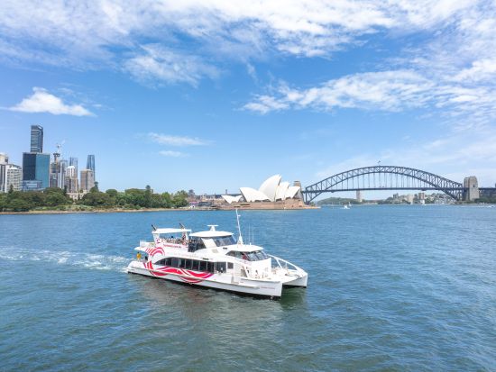 シドニー湾観光クルーズ　オペラハウスやハーバーブリッジを海上から満喫！＜1時間／サーキュラーキーまたはダーリングハーバー発＞