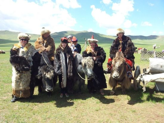 【2泊3日・5～10月限定】ノマディックショーで文化体験！テレルジ国立公園＆ウランバートル 乗馬＆遊牧民宅訪問付き ＜食事付き／日本語ガイド／ウランバートル発＞