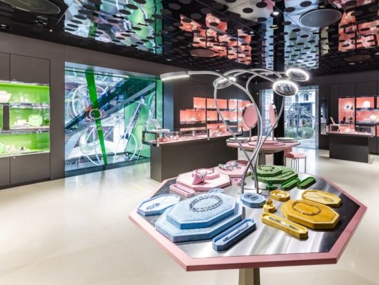 スワロフスキー・クリスタルワールド・ストア体験ツアー　きらめくクリスタルの世界へ　クリスタルギフト付き＜ウィーン店＞＊申込と同時に即予約確定