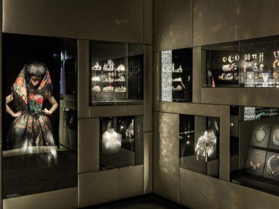 スワロフスキー・クリスタルワールド・ストア体験ツアー　きらめくクリスタルの世界へ　クリスタルギフト付き＜ウィーン店＞＊申込と同時に即予約確定