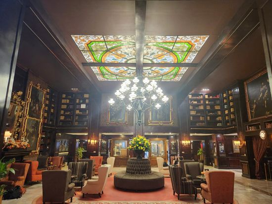 Hotel-geneve-entrance