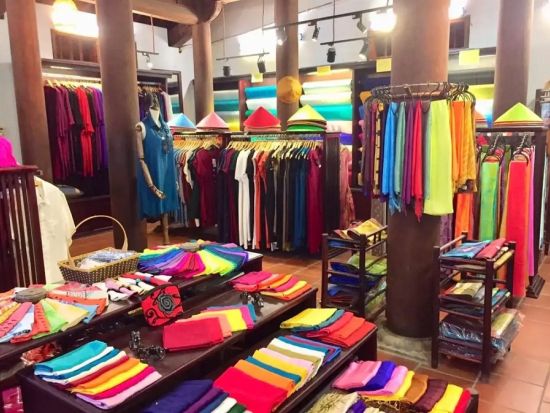 ハノイ伝統工芸村巡りツアー　ヴァンフックシルク村＆クアン・フー・カウー線香村＆バッチャン陶芸村 ＜昼食付き／日本語ガイド＞