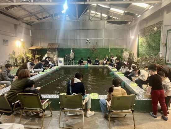 ハノイ エビ釣りツアー　最大2時間まで釣り放題のエビ釣り体験！ ＜午前または午後／日本語ガイド＞