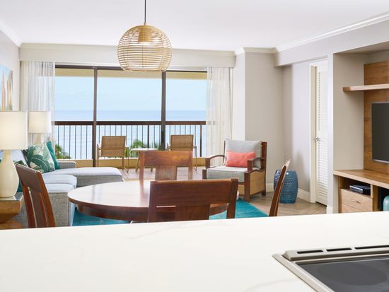 Beach-Tower-2-BR-Oceanfront-Dining-Area-3000x2000