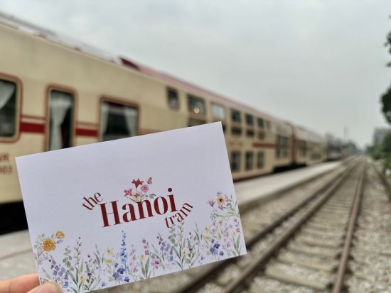 ハノイで話題「ザ・ハノイトレイン」で行く列車の旅！『Pizza 4P’s』食事付プラン有＜軽食付／日本語ガイド／ハノイ発着／トレインストリート解散可＞