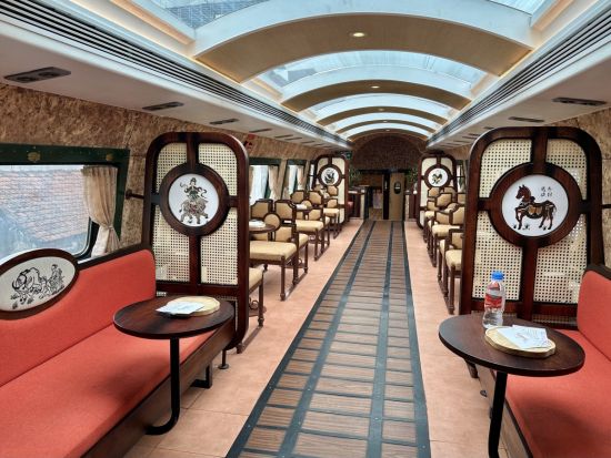 ハノイで話題「ザ・ハノイトレイン」で行く列車の旅！『Pizza 4P’s』食事付プラン有＜軽食付／日本語ガイド／ハノイ発着／トレインストリート解散可＞