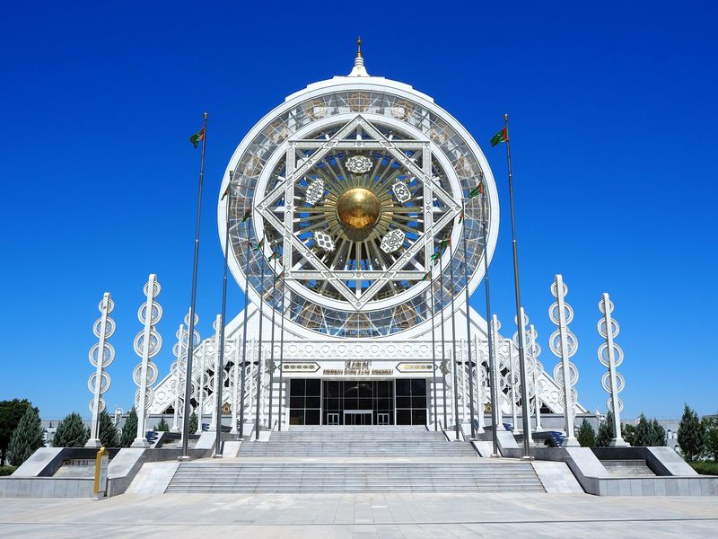 Entertainment Center_pixta_60913609_L