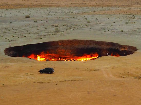 Turkmenistan_Darvaza_Gas Crater_pixta_111777833_L