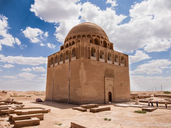 Merv_Tomb of Sultan Sanjar_AdobeStock_169992109