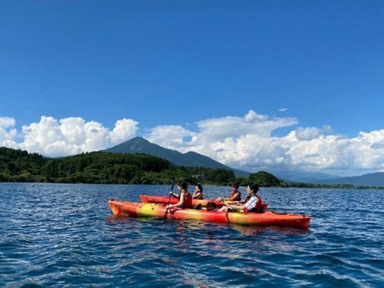 猪苗代湖モーニング＆サンセットカヤック体験　朝日や夕日を楽しむ水上散歩＜7歳以上参加可／約1時間／福島県猪苗代湖＞