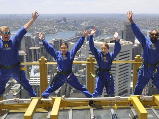 シドニー・タワー・アイ　スカイウォーク＋展望台チケット事前購入　シドニーの街を真下に望む天空ウォーク！＜シドニー＞