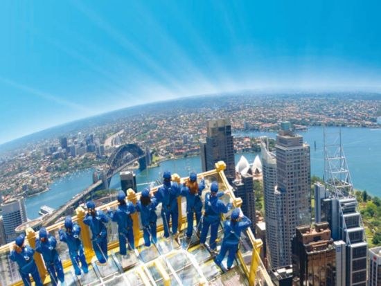 シドニー・タワー・アイ　スカイウォーク＋展望台チケット事前購入　シドニーの街を真下に望む天空ウォーク！＜シドニー＞