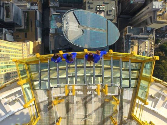 シドニー・タワー・アイ　スカイウォーク＋展望台チケット事前購入　シドニーの街を真下に望む天空ウォーク！＜シドニー＞