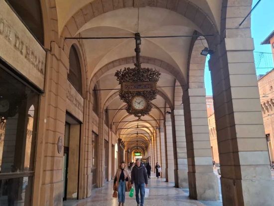 ボローニャ・フードツアー　トルテッリーニ成形デモンストレーション付き