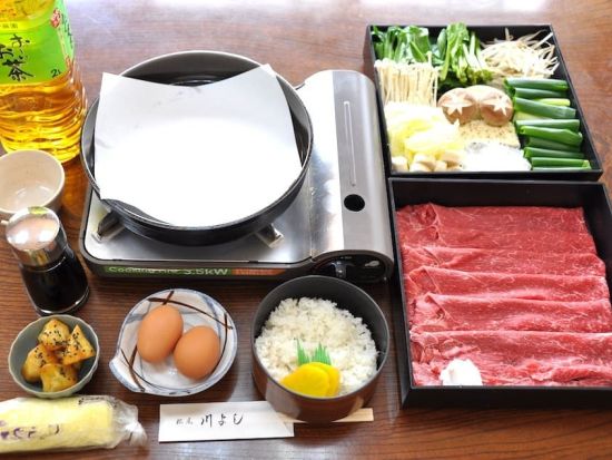 【お食事付き】京都・嵐山 貸切屋形船 水面から季節を楽しむ優雅な舟遊び＜牛すき焼き or 牛豚しゃぶしゃぶ／1時間貸切＞by 嵐山通船