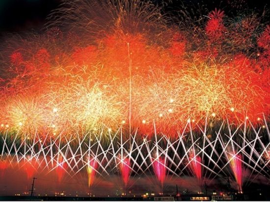 夜行日帰りバスツアー 第98回大曲花火競技大会 観覧席から迫力の花火を満喫する旅＜新幹線＆夜行バス利用／仙台駅発着＞ by クラブツーリズム株式会社