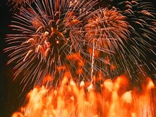 夜行日帰りバスツアー 第98回大曲花火競技大会 観覧席から迫力の花火を満喫する旅＜新幹線＆夜行バス利用／仙台駅発着＞ by クラブツーリズム株式会社