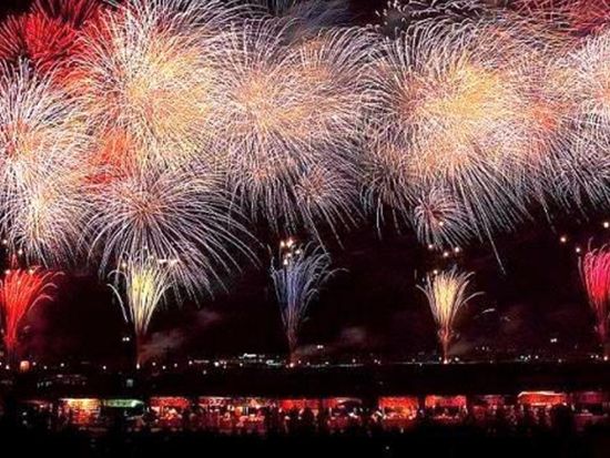 夜行日帰りバスツアー 第98回大曲花火競技大会 観覧席から迫力の花火を満喫する旅＜新幹線＆夜行バス利用／仙台駅発着＞ by クラブツーリズム株式会社