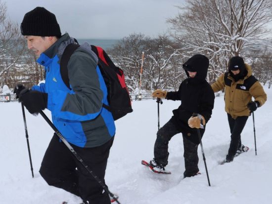 稚内公園スノーシューガイドツアー 冬限定の雪原を歩く絶景体験 無料送迎あり＜約3時間／少人数制／稚内市内送迎＞