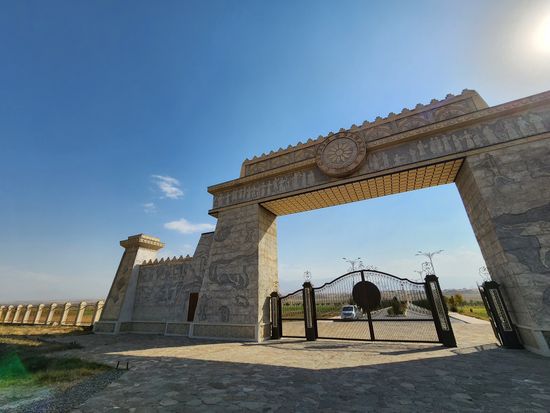 タジキスタン北西部にあるサラズムの原始の都市遺跡