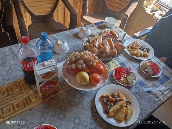 タジキスタン_地元の家庭にて昼食