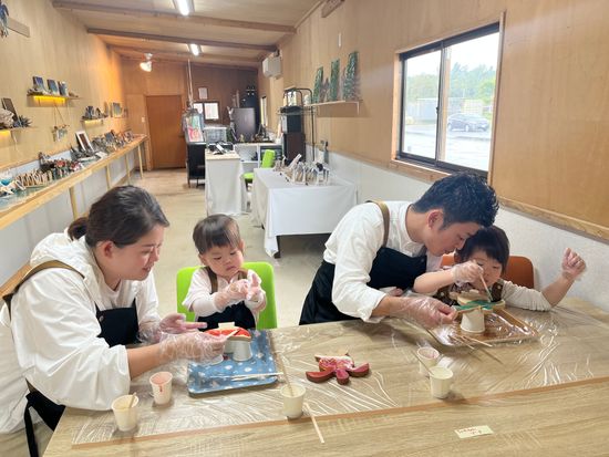 【沖縄・宮古島】〜都合の良い時間で予約可能！〜海レジンアート体験！大人気の『時計レジンアート制作』宮古島の海をアートで作ろう！〜カップル、ご家族におすすめ〜の写真5