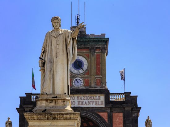 Italy_Naples_Piazza_Dante_shutterstock_740950108