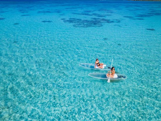 【1組限定】宮古島クリアSUP体験 ドローン撮影付きVIPプラン SNS映え間違いなし◎海に浮いているような非日常体験＜写真・動画データ無料付き／約2時間＞